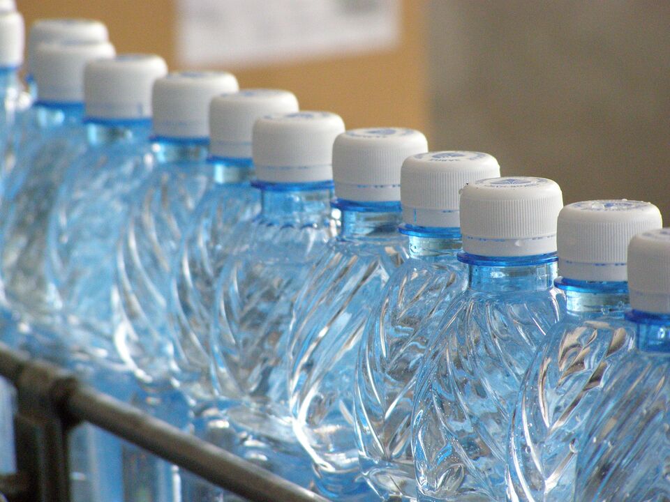 Bottled water for lazy eating