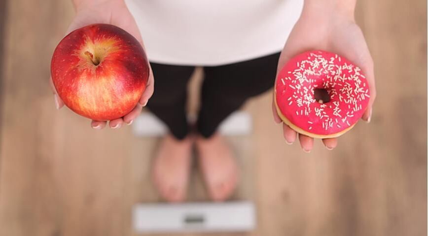 Choose between healthy and unhealthy foods