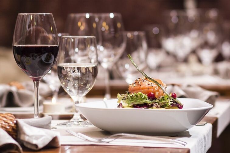 Dry wine is allowed in the Mediterranean diet